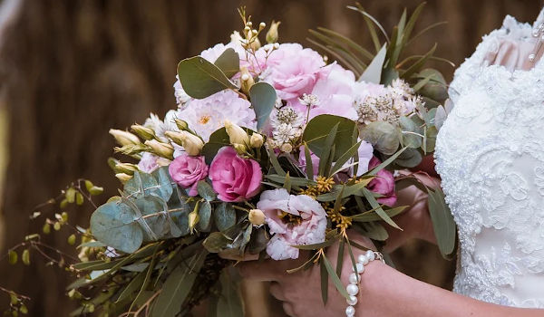 Für Ihre Hochzeit der passende Blumenschmuck