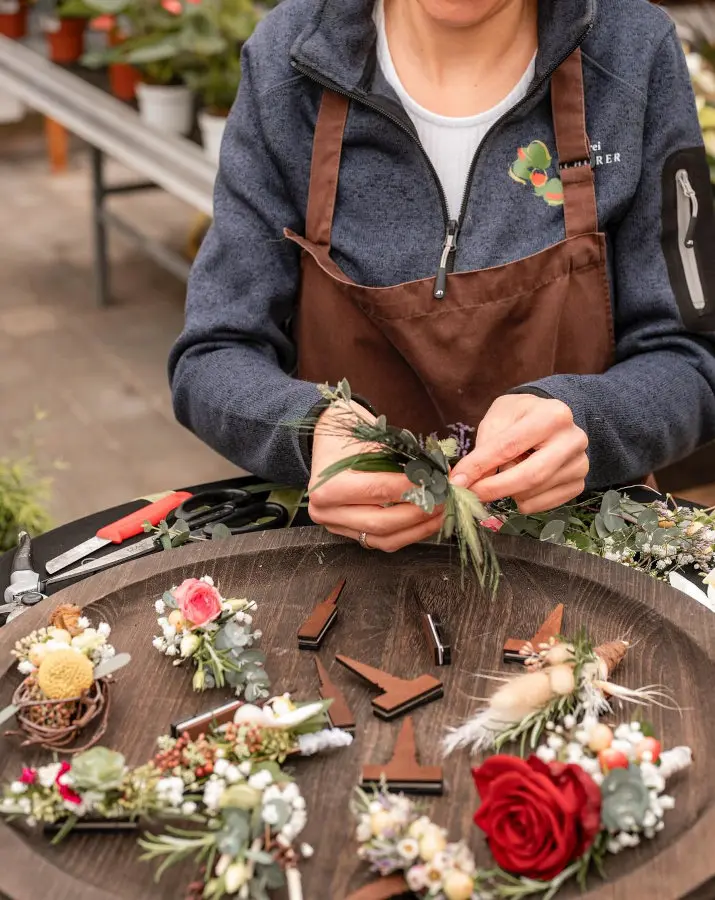 Befestigungsalternative für Blumenanstecker - hochzeit blumenanstecker 01 Blumenanstecker für Hochzeit