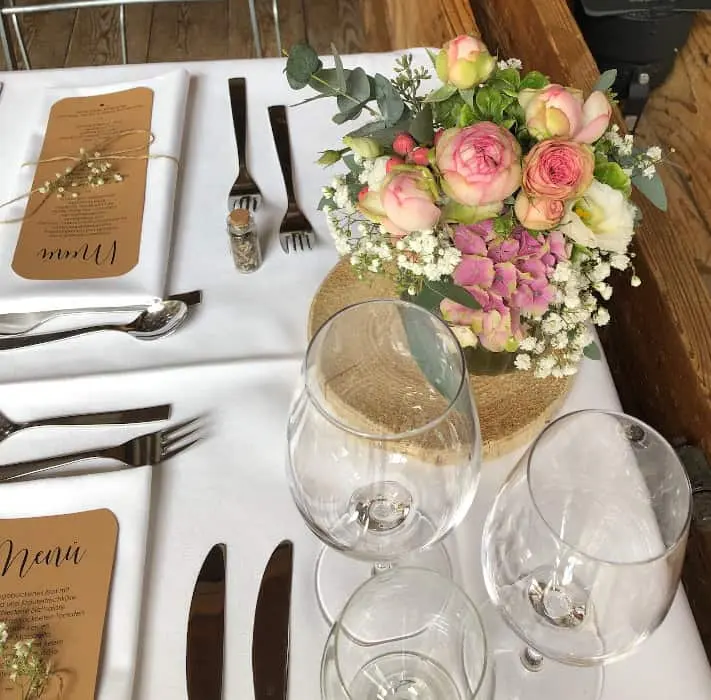 Tischdekoration für eine Hochzeit