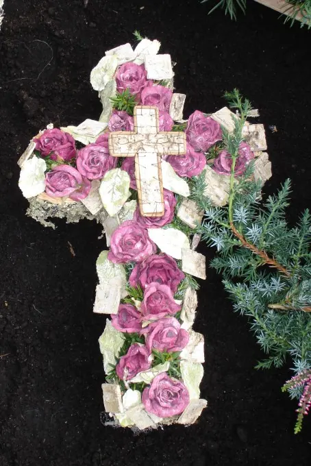 Unsere Trauerfloristik reicht von klassischen Kränzen und Gestecken bis zu individuellen Blumengrüßen